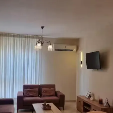 Διαμέρισμα A&nd Τίρανα